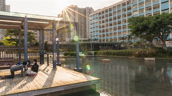 In reminiscence of traditional fishing village, fisherman huts were built using steel, glass, timber and natural bamboo. The fisherman huts are elevated above the water surface, allowing water to flow freely under the dock. These docks offer opportunities for visitors to go closer to the wateredge.